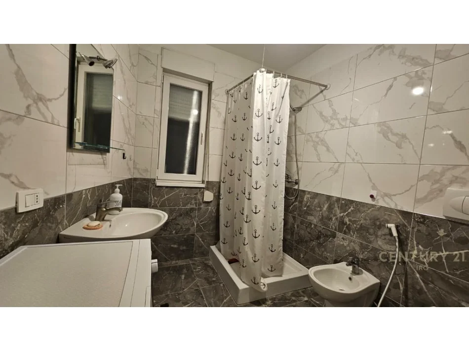 Tirane, jepet me qera apartament 1+1 Kati 5, 60 m² 550 € (21 dhjetori)