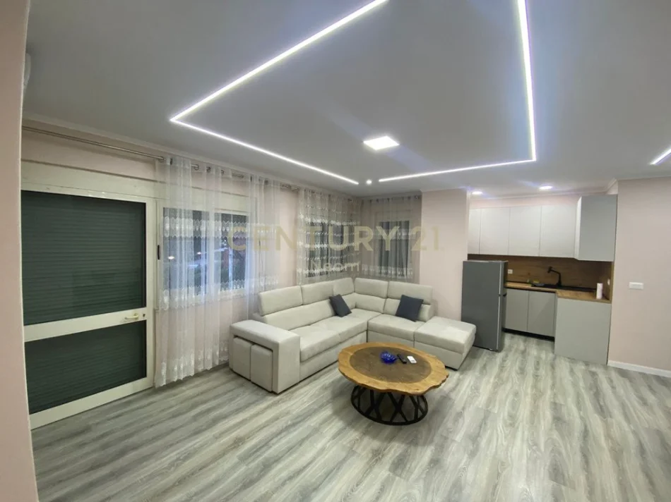 Tirane, jepet me qera apartament 1+1 Kati 1, 63 m² 700 € (liqeni i thate)