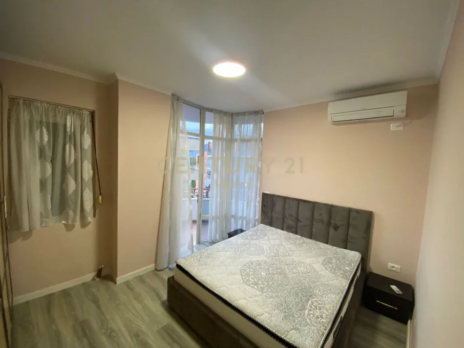 Tirane, jepet me qera apartament 1+1 Kati 1, 63 m² 700 € (liqeni i thate)