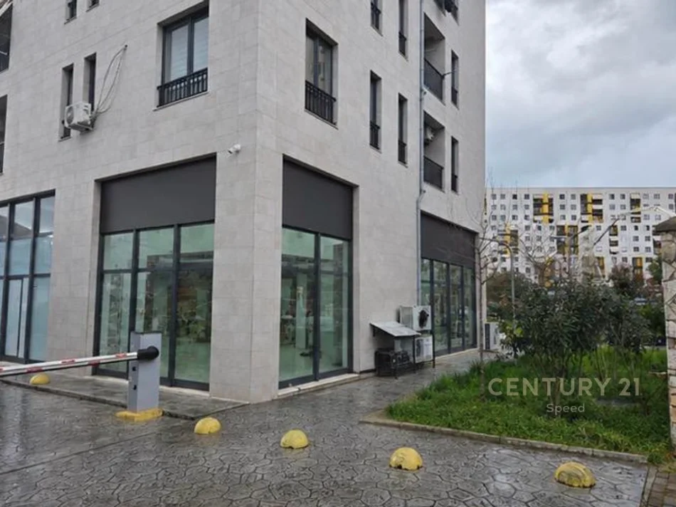 Tirane, jepet me qera dyqan Kati 0, 100 m² 1.650 € (Yzberish)