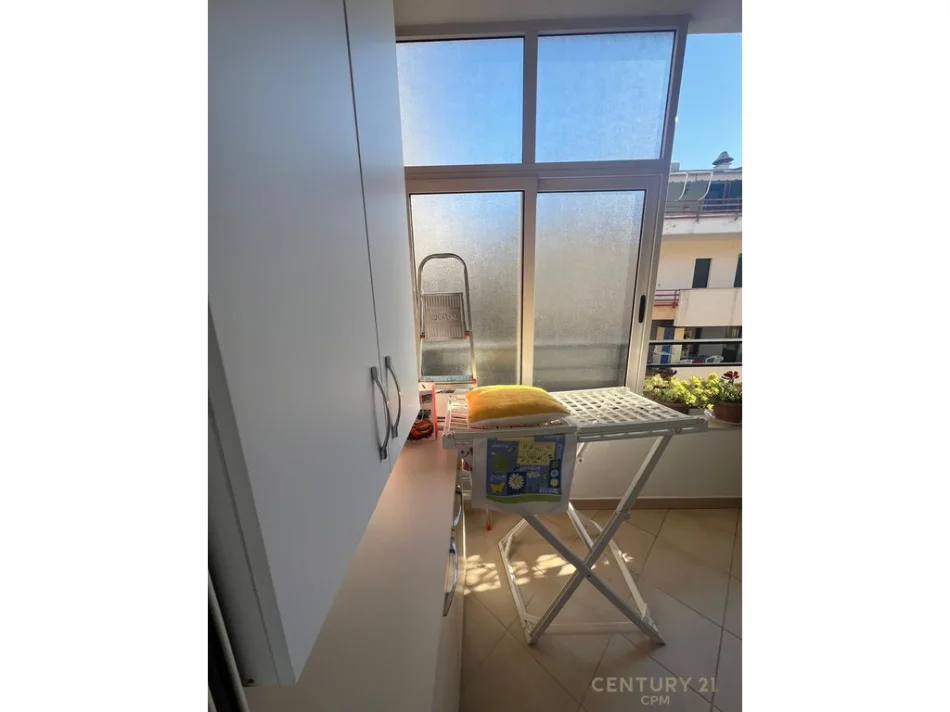 Tirane, shitet apartament 1+1 Kati 5, 49 m² 168.000 € (kodra e diellit)