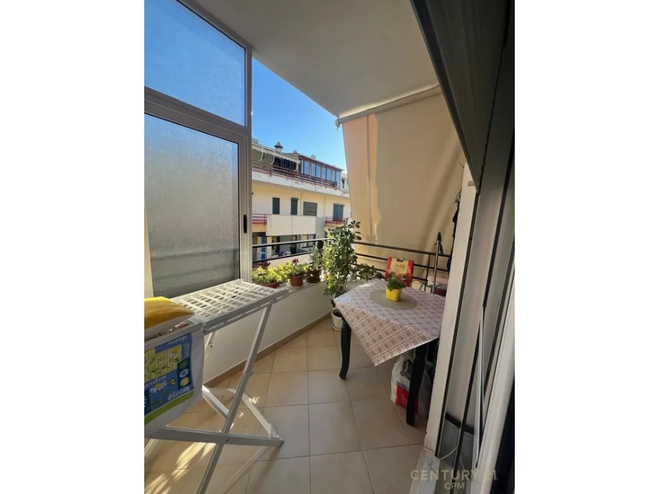 Tirane, shitet apartament 1+1 Kati 5, 49 m² 168.000 € (kodra e diellit)
