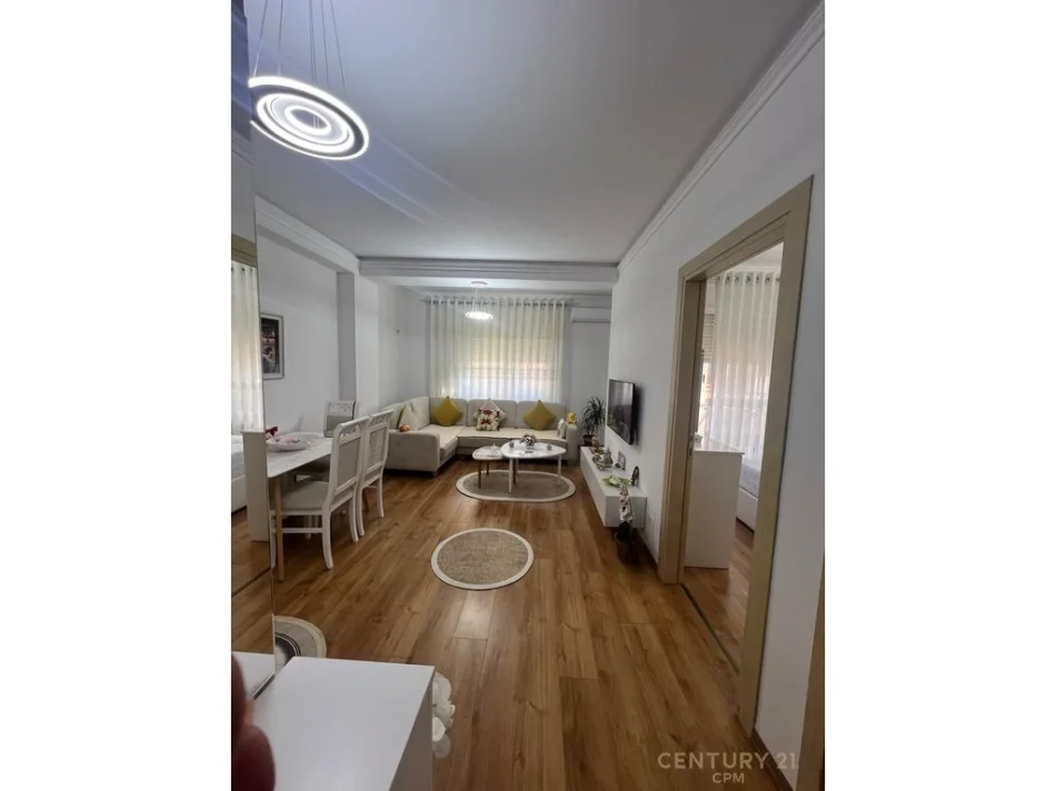 Tirane, shitet apartament 1+1 Kati 5, 49 m² 168.000 € (kodra e diellit)