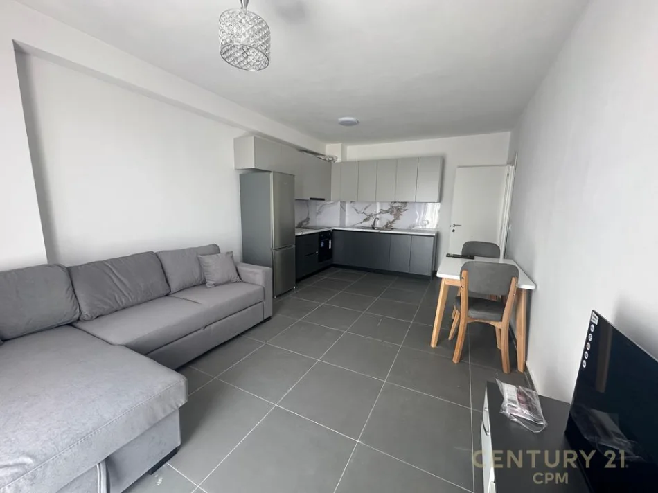 Tirane, jepet me qera apartament 3+1+Ballkon Kati 3, 108 m² 650 € (fund 5 maji)