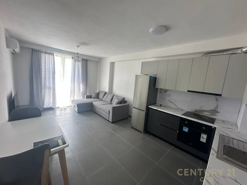 Tirane, jepet me qera apartament 3+1+Ballkon Kati 3, 108 m² 650 € (fund 5 maji)