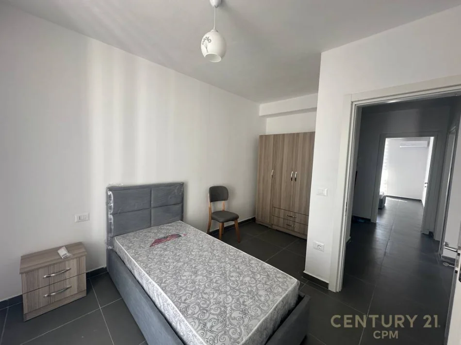 Tirane, jepet me qera apartament 3+1+Ballkon Kati 3, 108 m² 650 € (fund 5 maji)