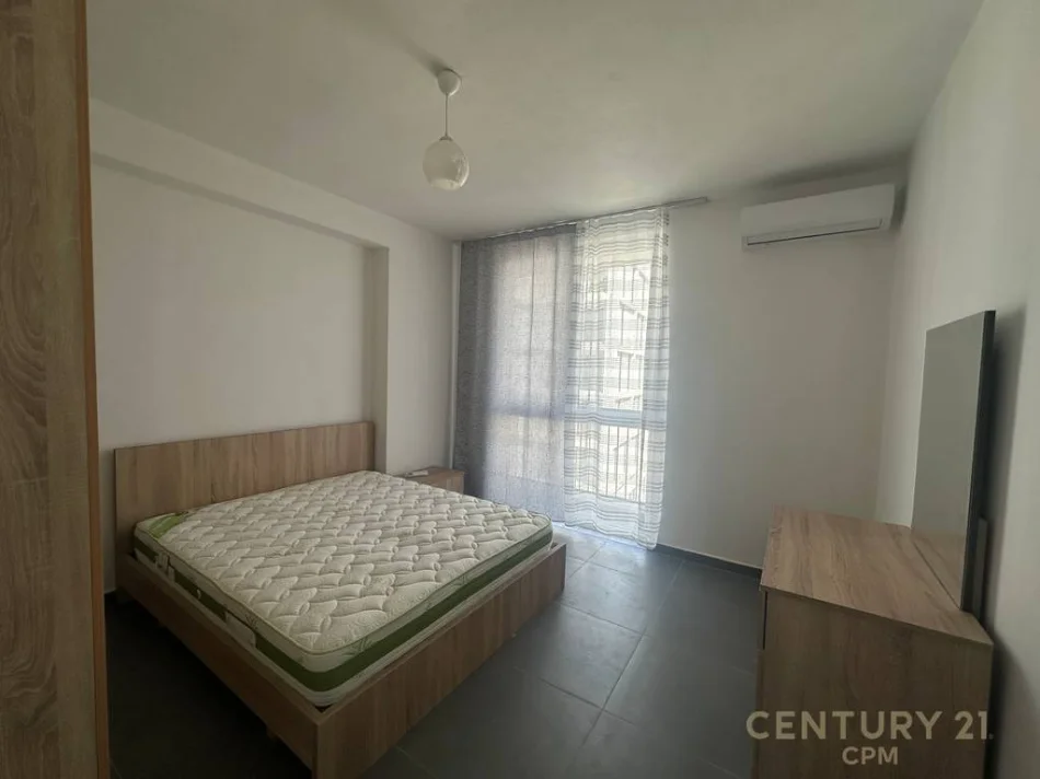 Tirane, jepet me qera apartament 3+1+Ballkon Kati 3, 108 m² 650 € (fund 5 maji)
