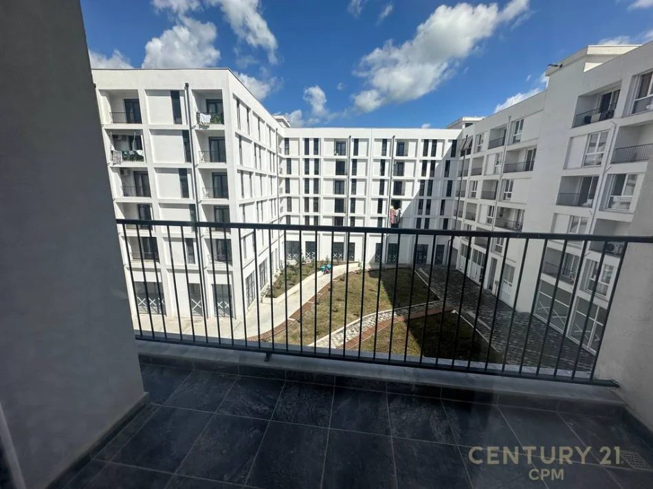 Tirane, jepet me qera apartament 3+1+Ballkon Kati 3, 108 m² 650 € (fund 5 maji)