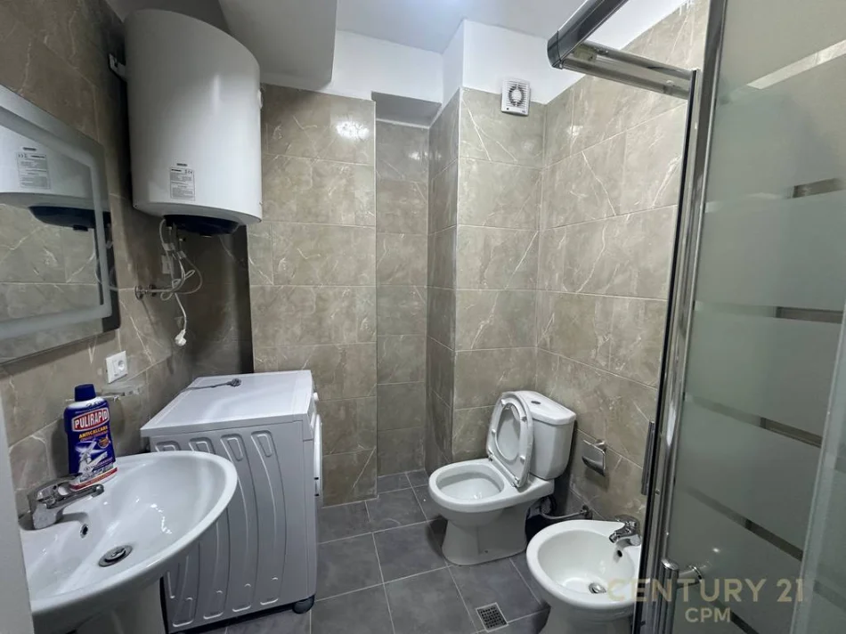 Tirane, jepet me qera apartament 3+1+Ballkon Kati 3, 108 m² 650 € (fund 5 maji)