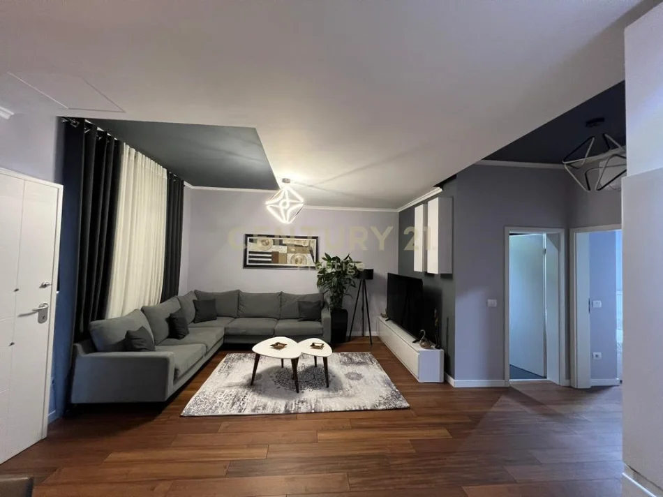 Tirane, jepet me qera apartament 2+1 Kati 1, 147 m² 700 € (kopshti botanik)