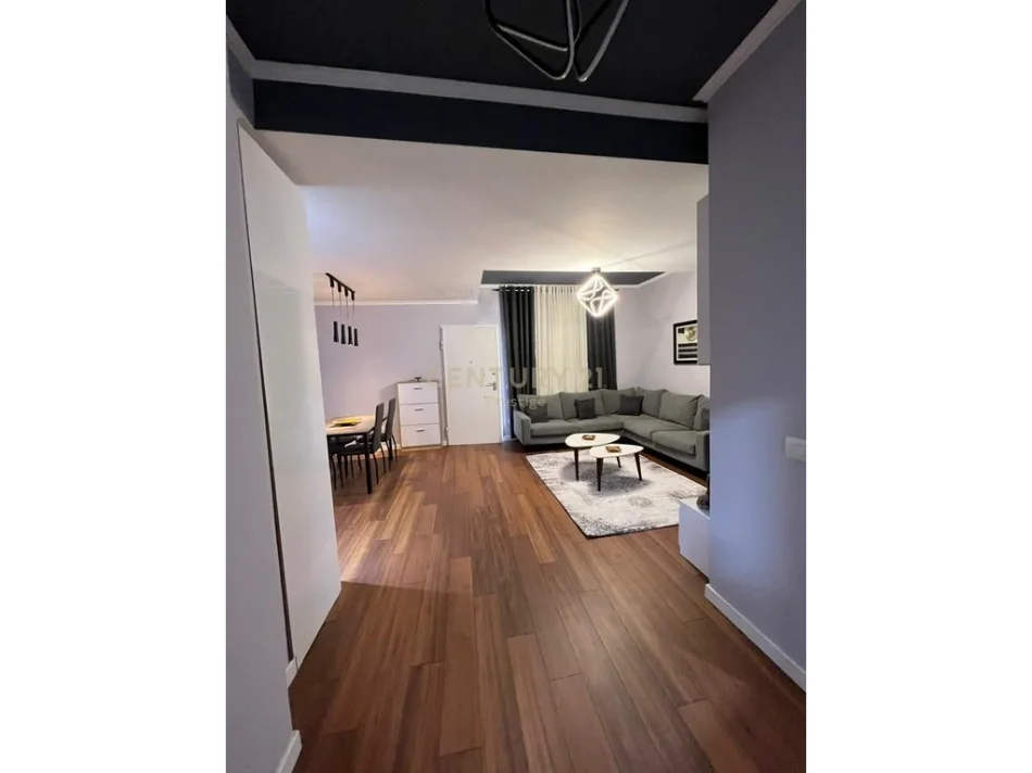 Tirane, jepet me qera apartament 2+1 Kati 1, 147 m² 700 € (kopshti botanik)