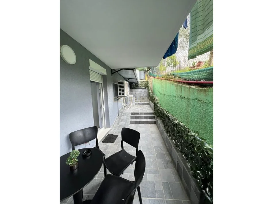 Tirane, jepet me qera apartament 2+1 Kati 1, 147 m² 700 € (kopshti botanik)