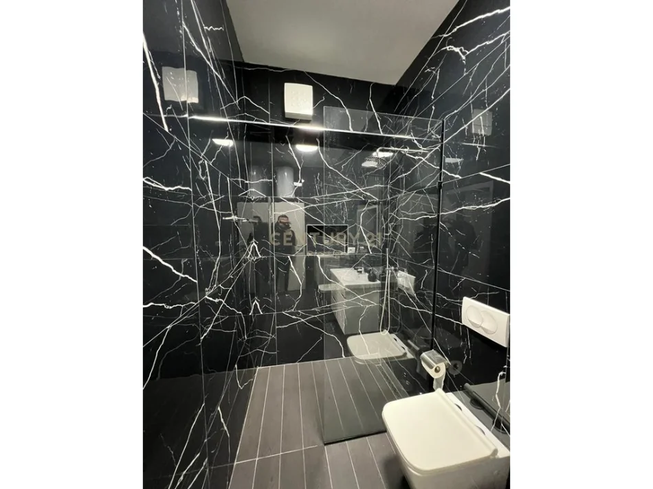 Tirane, jepet me qera apartament 2+1 Kati 1, 147 m² 700 € (kopshti botanik)