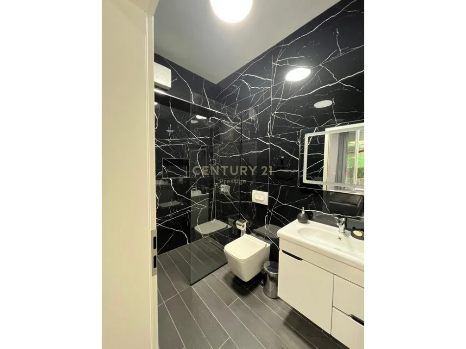Tirane, jepet me qera apartament 2+1 Kati 1, 147 m² 700 € (kopshti botanik)