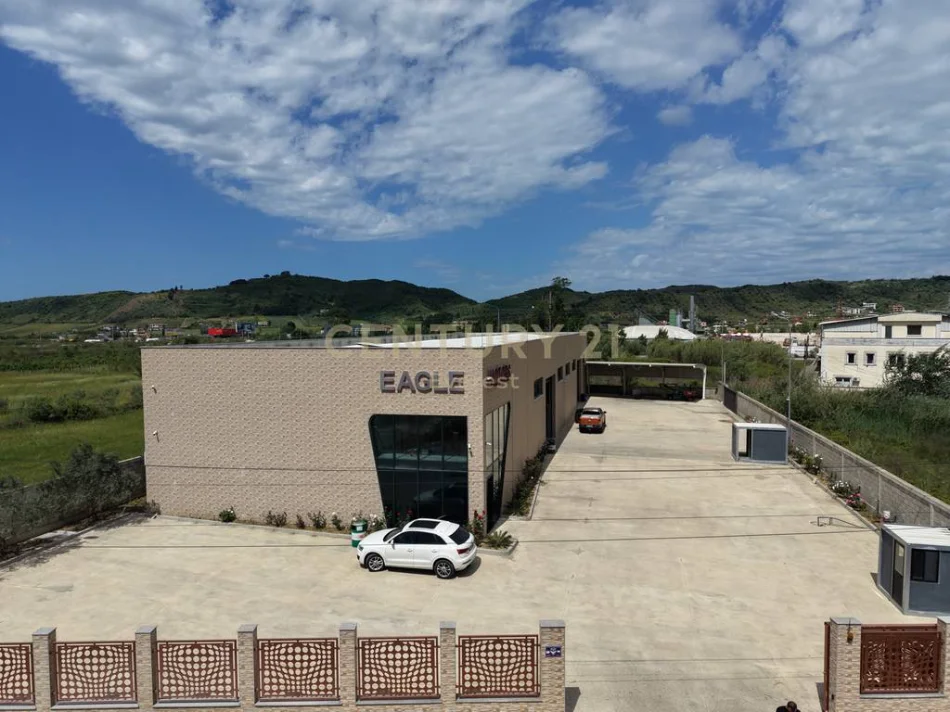 Durres, shitet magazine Kati 0, 2.500 m² 1.500.000 € (Vore)
