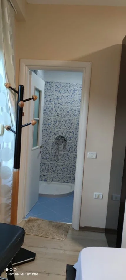 Tirane, jepet me qera apartament 2+1+Ballkon Kati 2, 100 m² 700 €