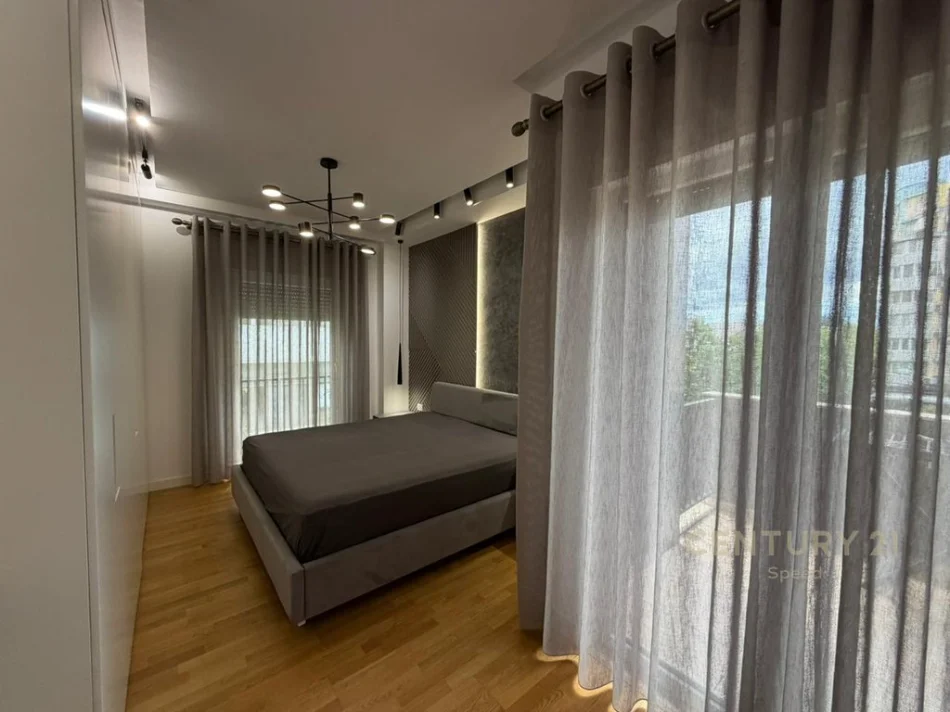 Tirane, jepet me qera apartament 2+1+Ballkon Kati 2, 103 m² 1.250 € (hipoteka)