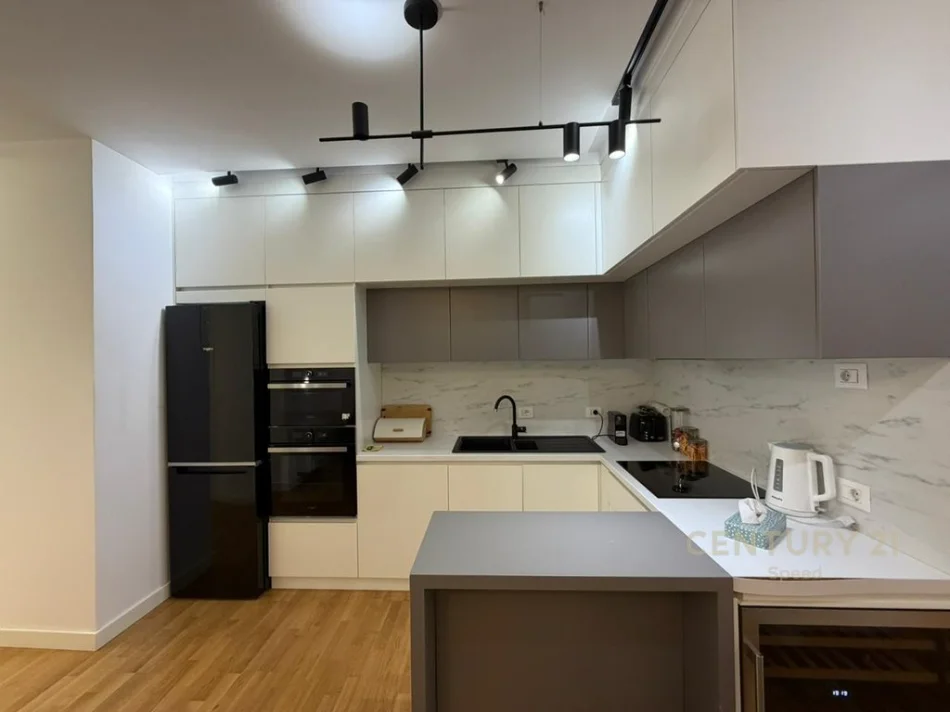 Tirane, jepet me qera apartament 2+1+Ballkon Kati 2, 103 m² 1.250 € (hipoteka)