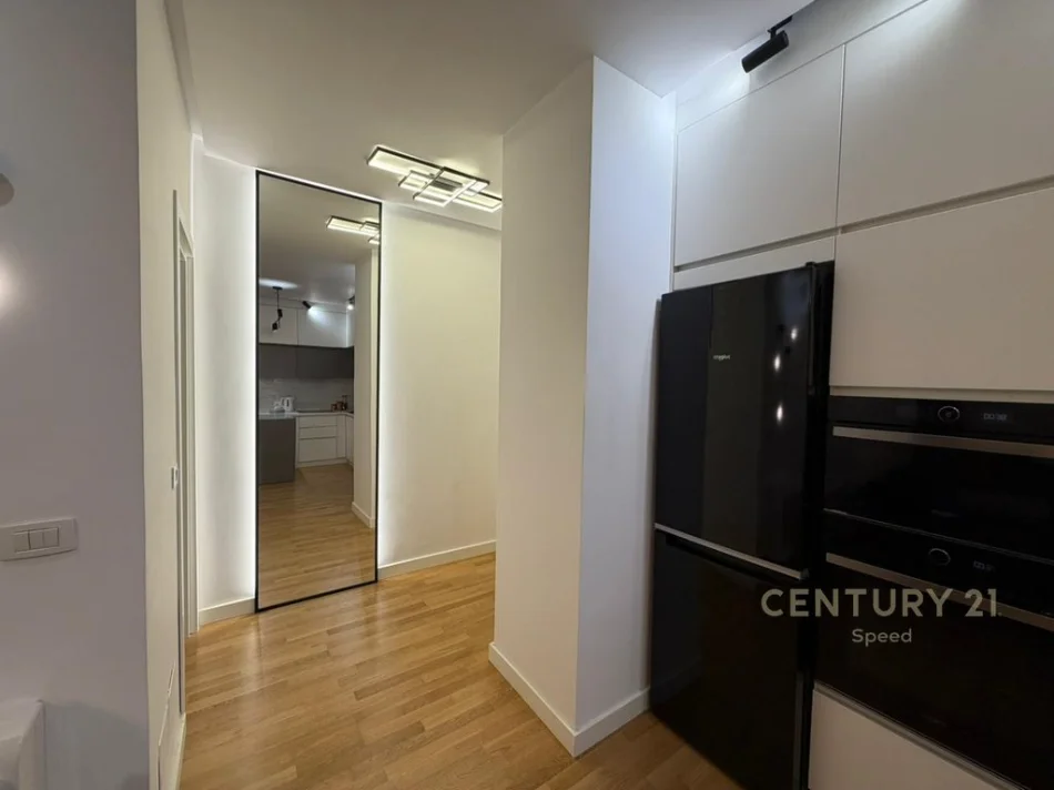Tirane, jepet me qera apartament 2+1+Ballkon Kati 2, 103 m² 1.250 € (hipoteka)