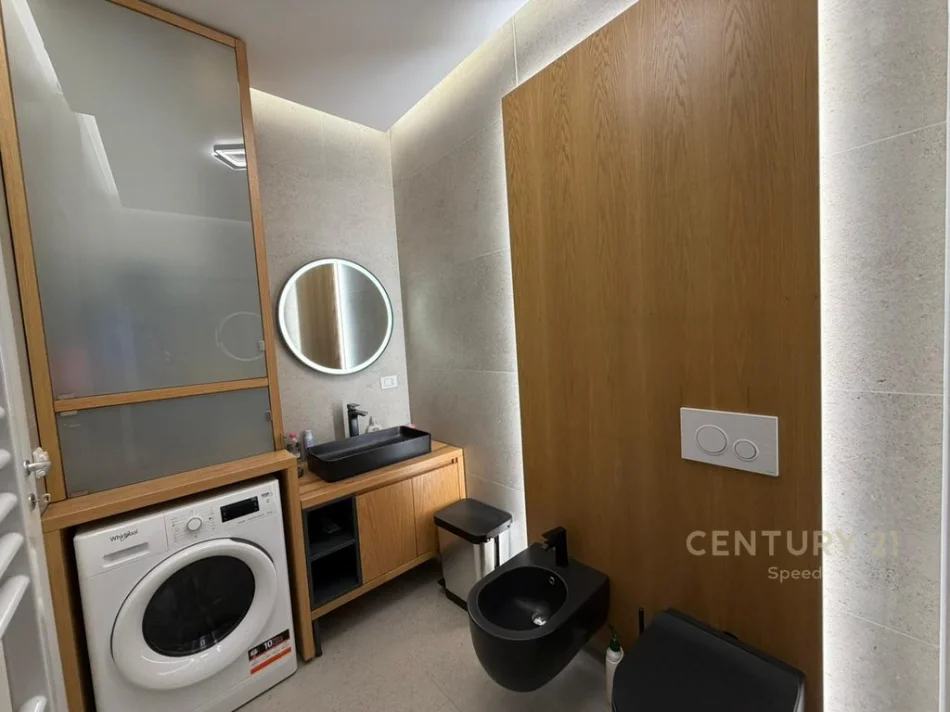 Tirane, jepet me qera apartament 2+1+Ballkon Kati 2, 103 m² 1.250 € (hipoteka)