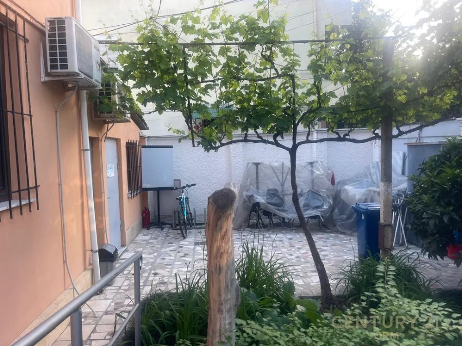 Tirane, jepet me qera apartament 2 Katshe Kati 2, 176 m² 2.500 € (pazari i ri)