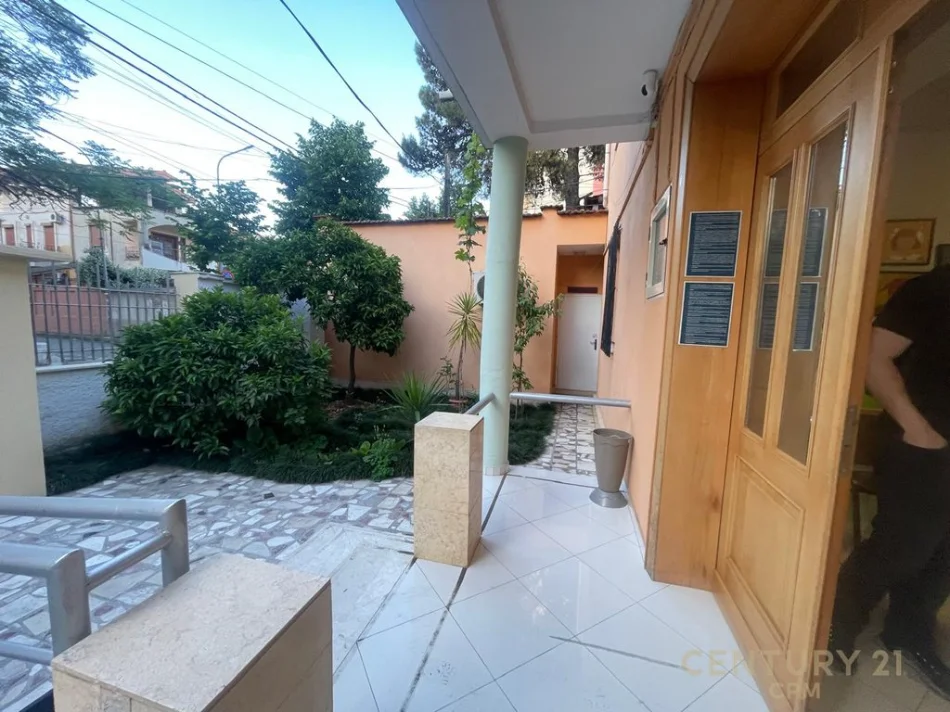 Tirane, jepet me qera apartament 2 Katshe Kati 2, 176 m² 2.500 € (pazari i ri)