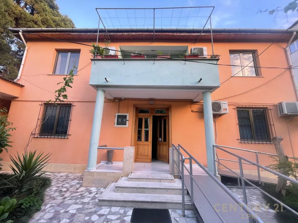 Tirane, jepet me qera apartament 2 Katshe Kati 2, 176 m² 2.500 € (pazari i ri)