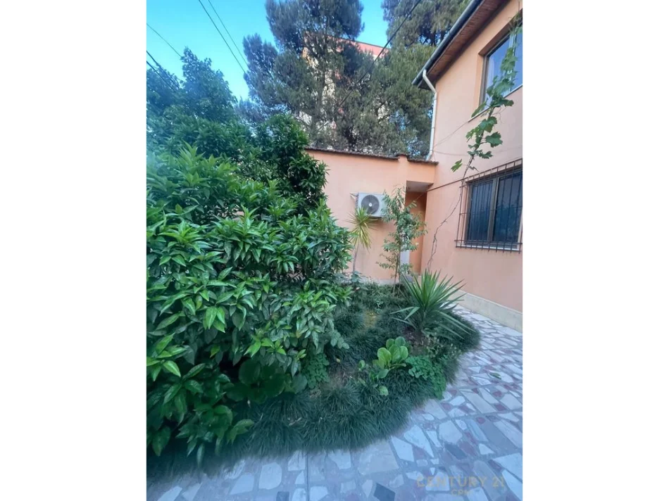 Tirane, jepet me qera apartament 2 Katshe Kati 2, 176 m² 2.500 € (pazari i ri)