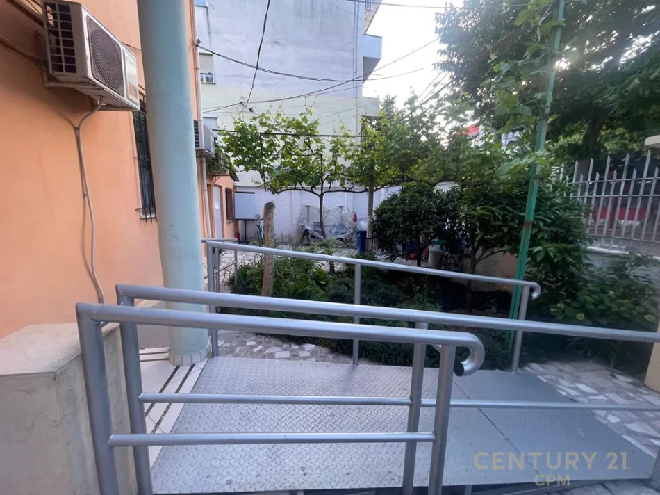 Tirane, jepet me qera apartament 2 Katshe Kati 2, 176 m² 2.500 € (pazari i ri)