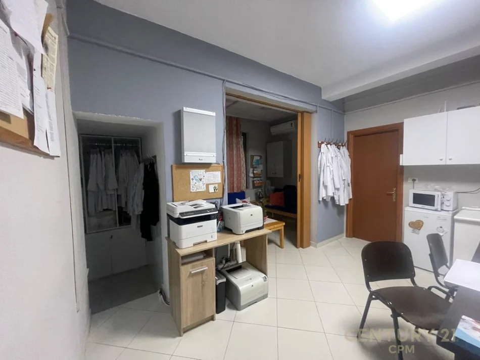 Tirane, jepet me qera apartament 2 Katshe Kati 2, 176 m² 2.500 € (pazari i ri)
