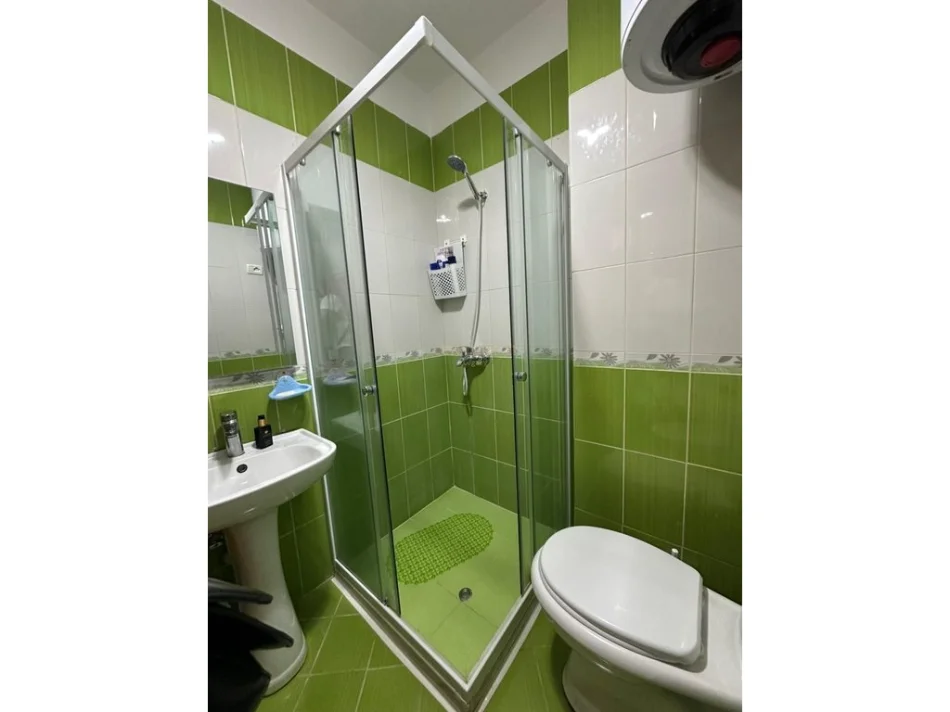 Tirane, shitet apartament 2+1+Ballkon Kati 5, 144 m² 162.000 € (fresku)