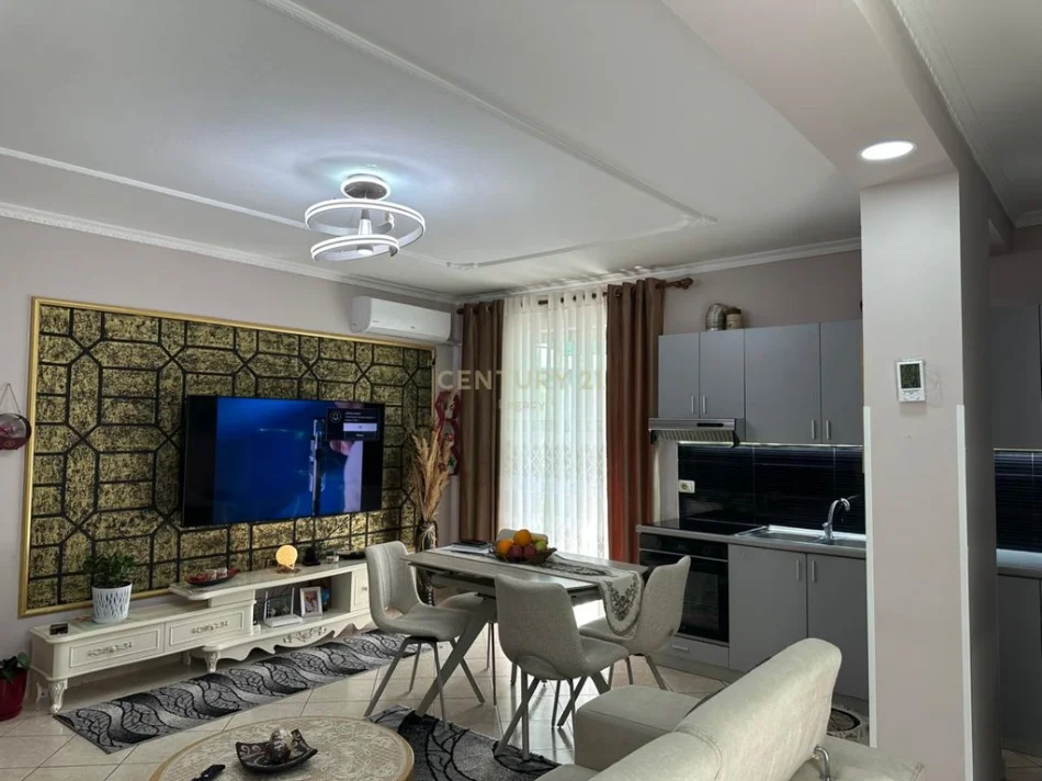 Tirane, shitet apartament 2+1+Ballkon Kati 5, 144 m² 162.000 € (fresku)