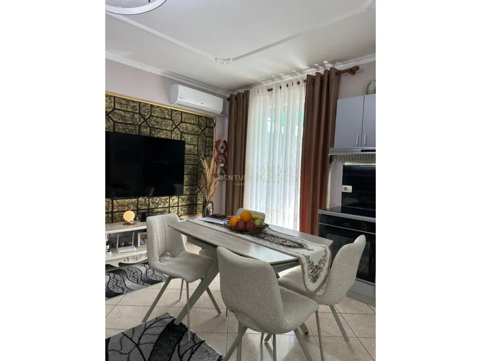 Tirane, shitet apartament 2+1+Ballkon Kati 5, 144 m² 162.000 € (fresku)