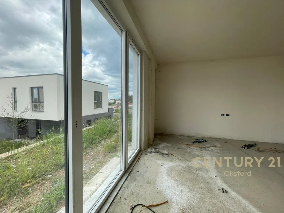 Tirane, shitet apartament 3+1 Kati 1, 163 m² 303.000 € 