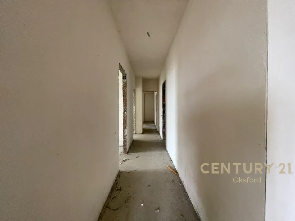Tirane, shitet apartament 3+1 Kati 1, 163 m² 303.000 € 