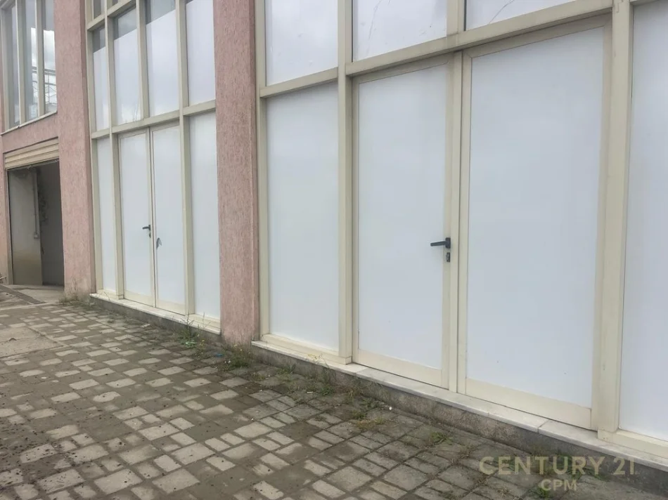 Tirane, shitet ambjent biznesi Kati 0, 30 m² 90.900 €