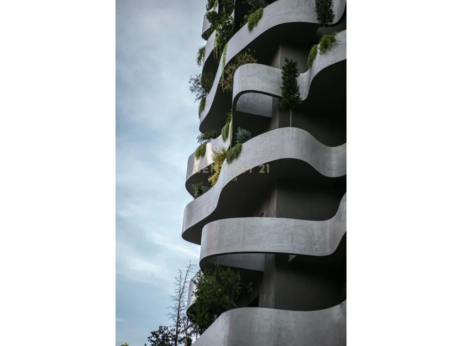 Tirane, jepet me qera apartament 1+1+Ballkon Kati 13, 103 m² 2.800 € (rruga e elbasanit)