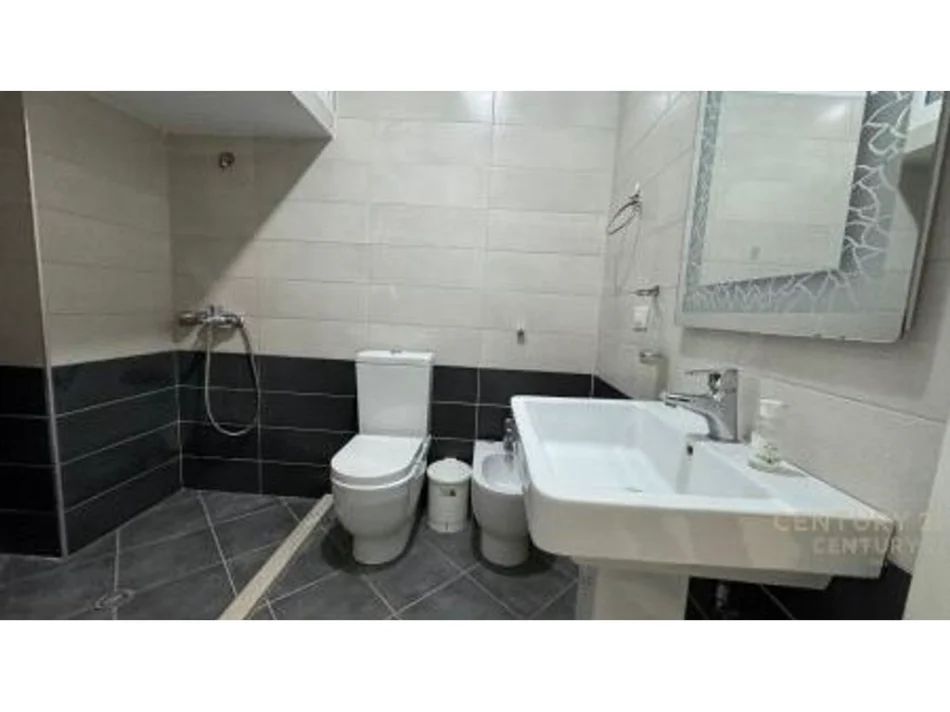 Tirane, jap me qera apartament 1+1 Kati 8, 70 m² 500 € (Astir)