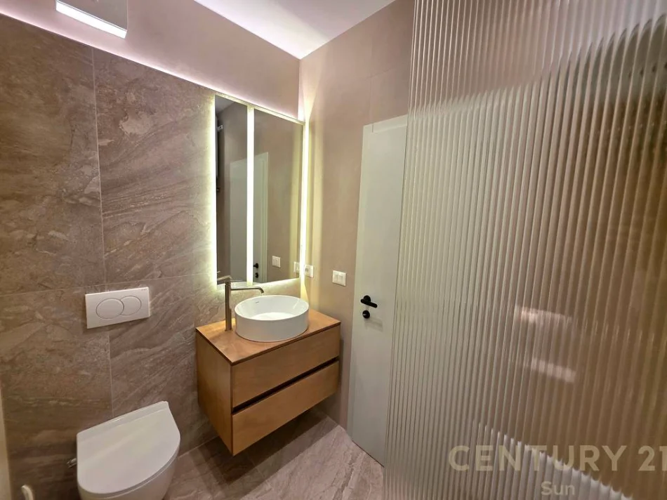 Tirane, jepet me qera apartament 2+1 Kati 3, 100 m² 1.200 € (komuna e parisit)