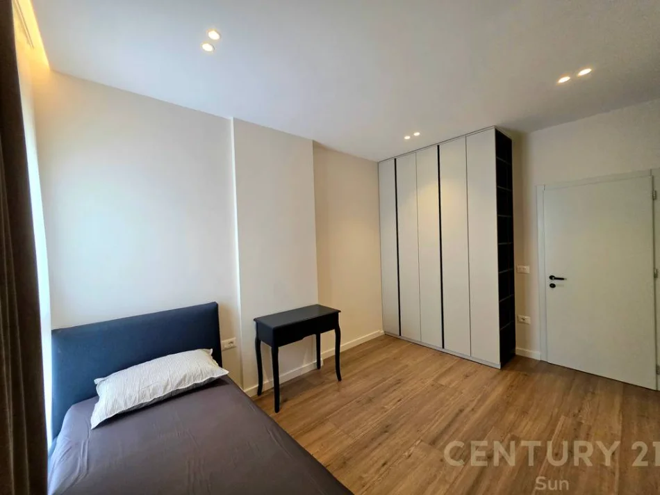 Tirane, jepet me qera apartament 2+1 Kati 3, 100 m² 1.200 € (komuna e parisit)