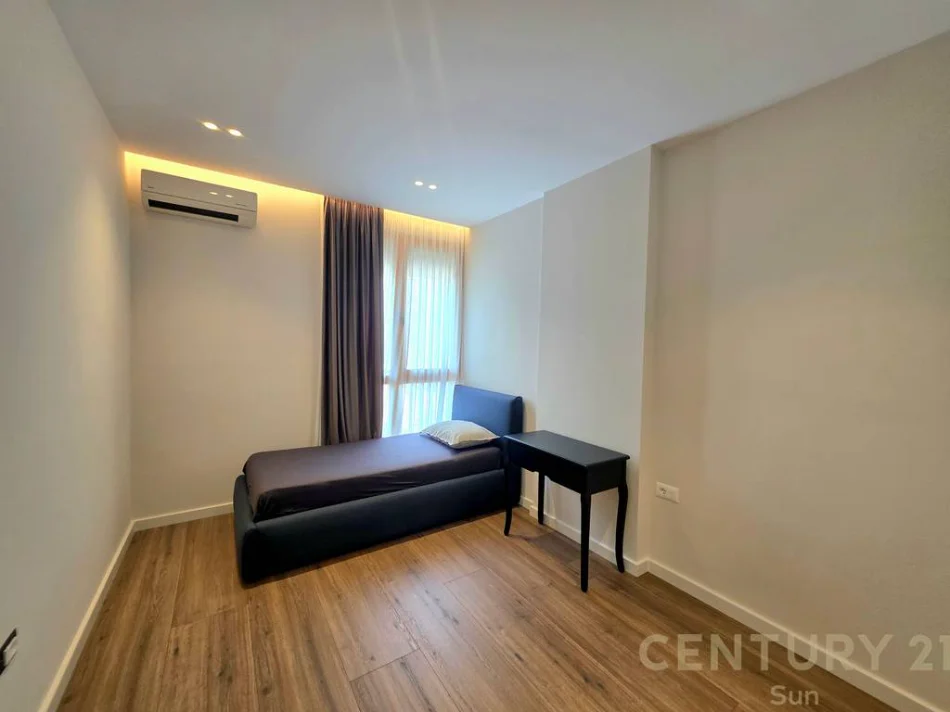 Tirane, jepet me qera apartament 2+1 Kati 3, 100 m² 1.200 € (komuna e parisit)