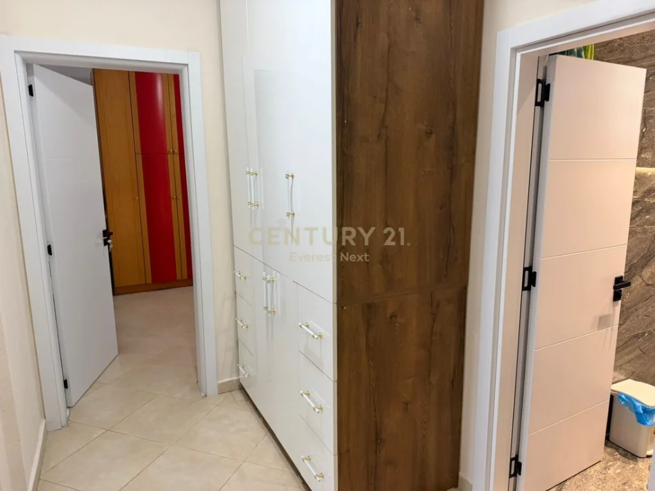 Tirane, jepet me qera apartament 2+1 Kati 2, 110 m² 700 € (Fakulteti Ekonomik)