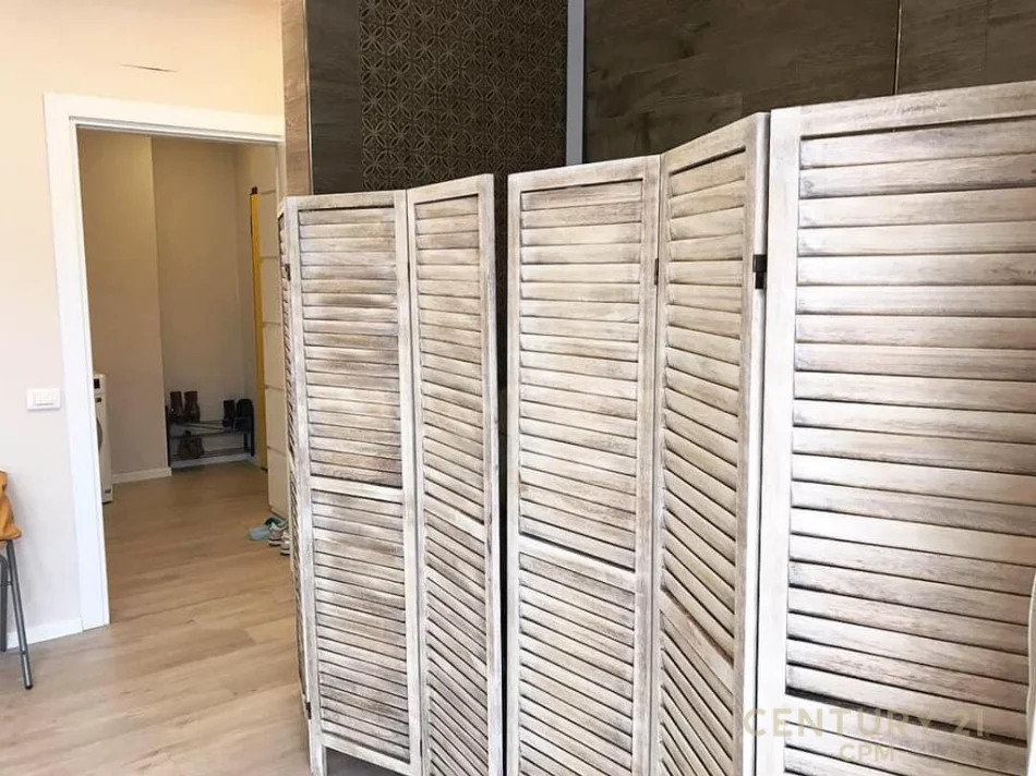 Tirane, jepet me qera apartament 2+1+Ballkon Kati 3, 80 m² 800 € (kodra e diellit)