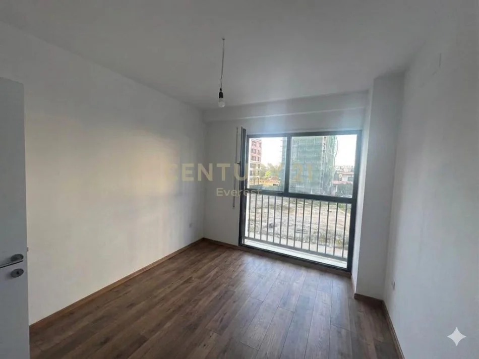 Tirane, jepet me qera apartament 2+1 Kati 1, 90 m² 500 € (Bulevardi i ri)