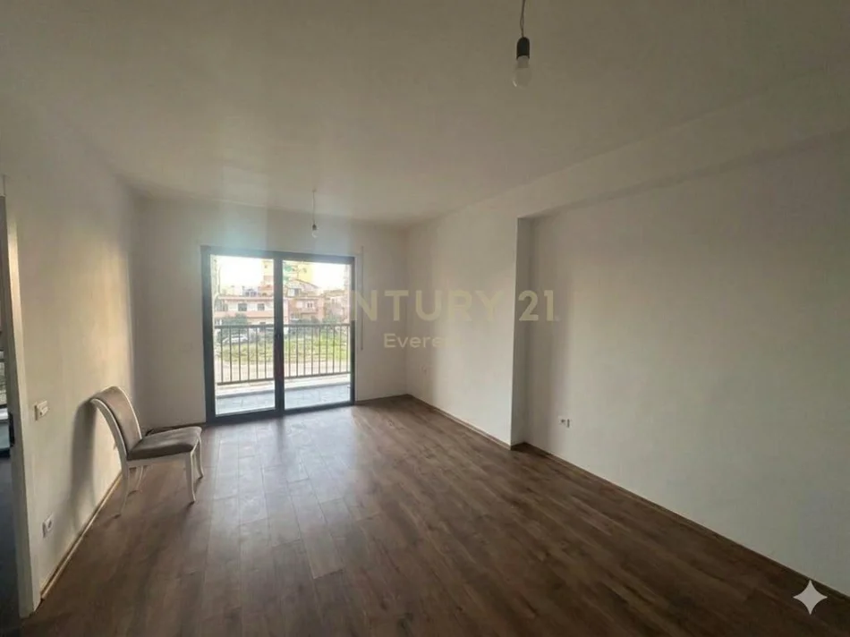 Tirane, jepet me qera apartament 2+1 Kati 1, 90 m² 500 € (Bulevardi i ri)