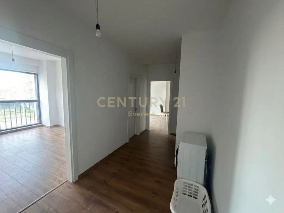 Tirane, jepet me qera apartament 2+1 Kati 1, 90 m² 500 € (Bulevardi i ri)