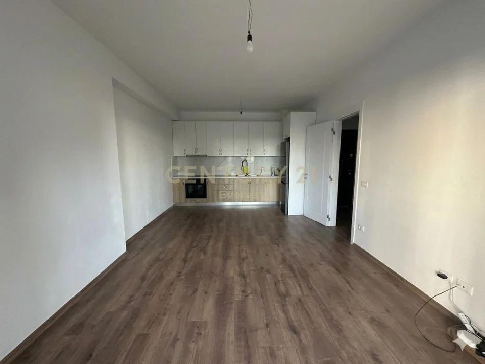 Tirane, jepet me qera apartament 2+1 Kati 1, 90 m² 500 € (Bulevardi i ri)