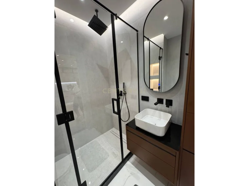 Tirane, jepet me qera apartament 1+1 Kati 3, 74 m² 680 € (astiri)