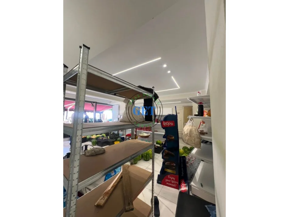 Durres, jepet me qera dyqan Kati 1, 140 m² 600 € (Zjarrfikësja)