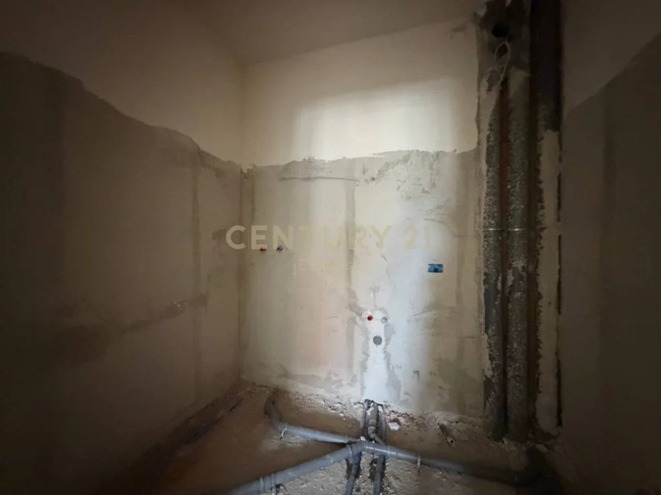 Tirane, shitet apartament 1+1+Aneks+Ballkon Kati 3, 75 m² 83.000 € (në zonën e Paskuqanit)